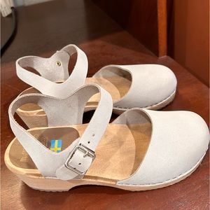 MIA Sofia Swedish clogs in Taupe
